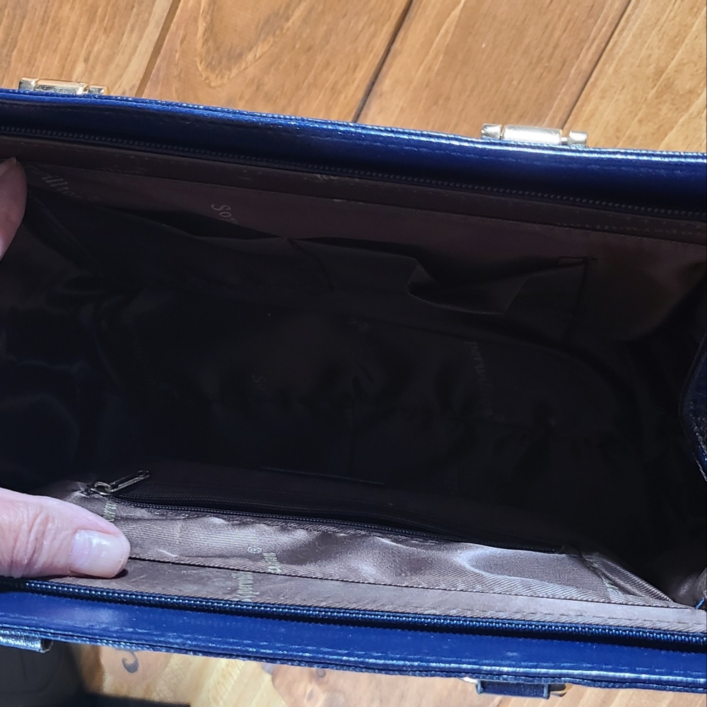Large Handbag - Picture 3 of 3